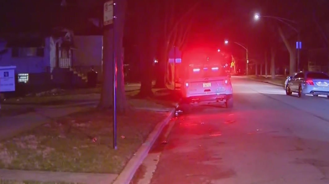Girl, 14, shot while inside home in West Pullman - CBS Chicago
