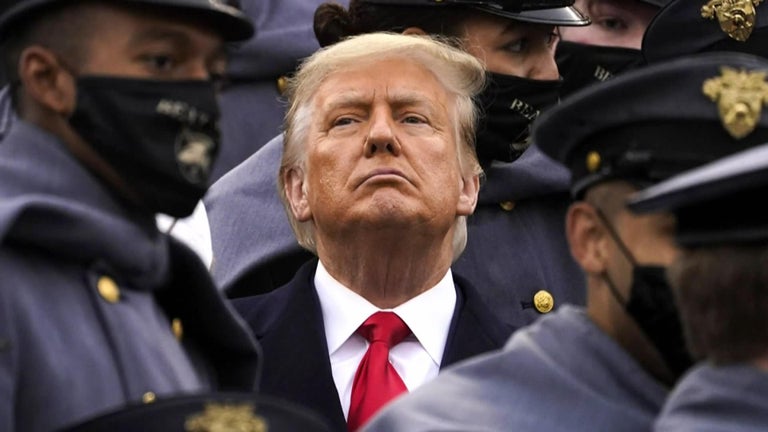 Former President Trump set to be arraigned in New York - CBS Chicago