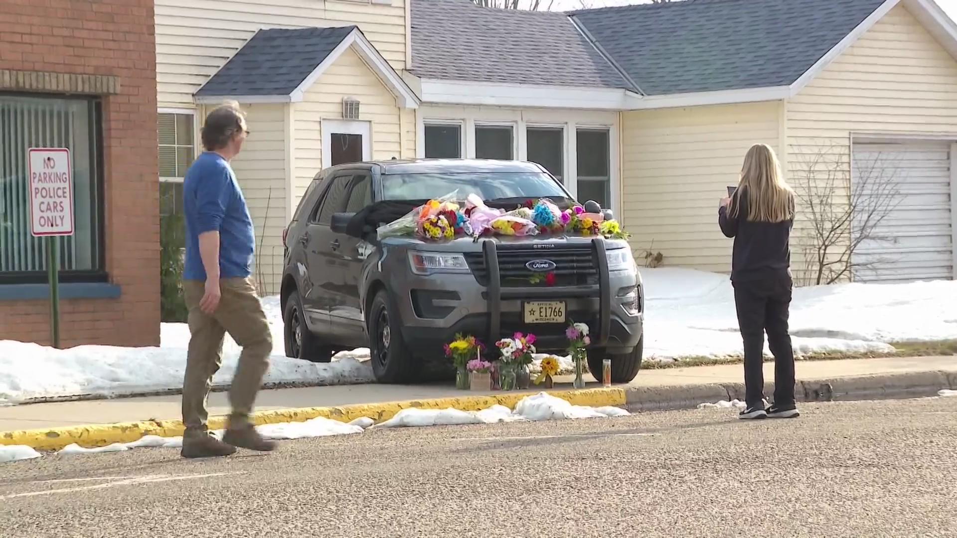 Western Wisconsin communities mourn officers killed in traffic stop ...