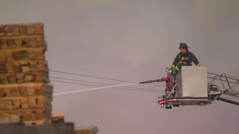 Fire rages at pallet yard in Little Village - CBS Chicago