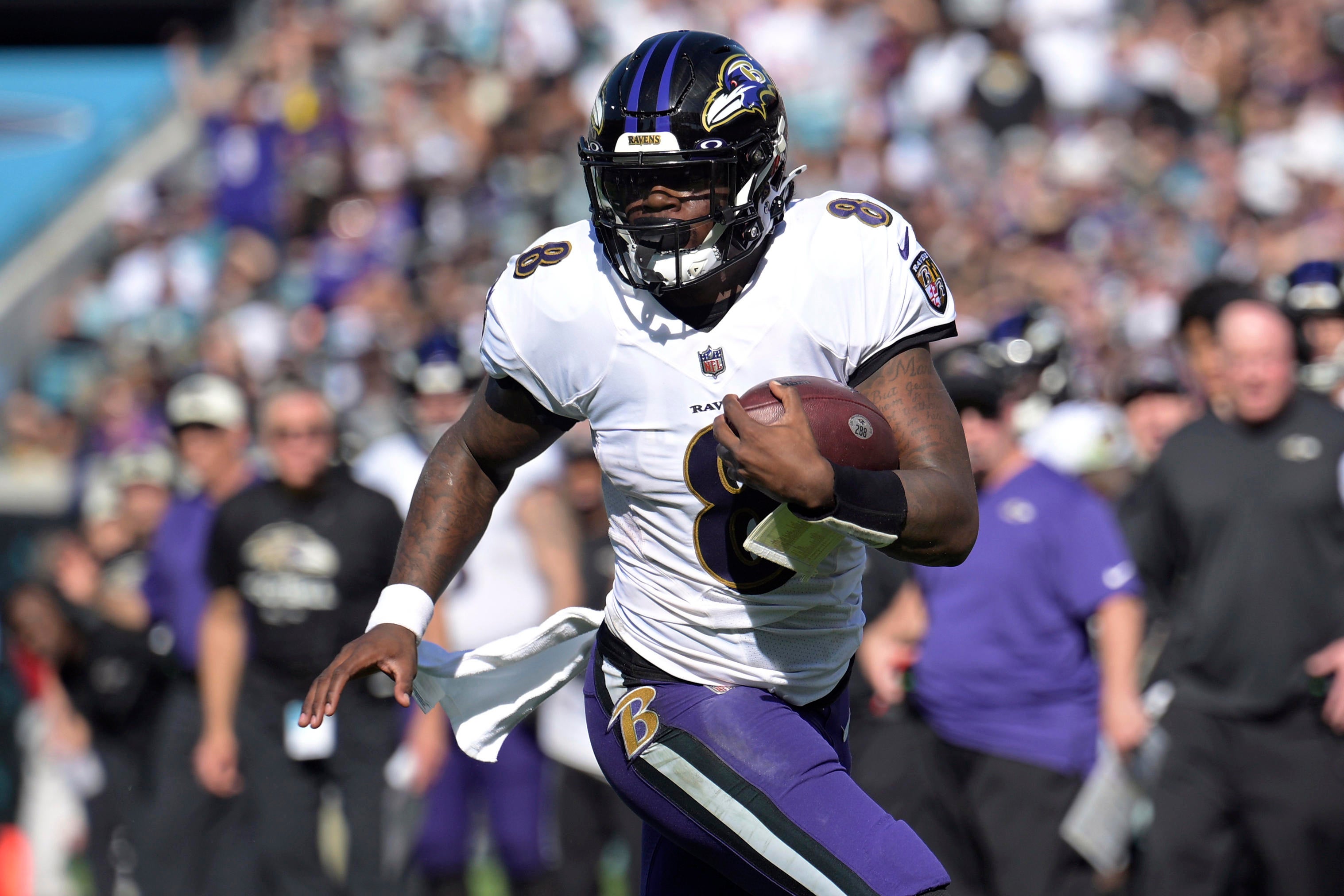 Official: Lamar Jackson signs five-year contract extension to stay with the Ravens - CBS Baltimore