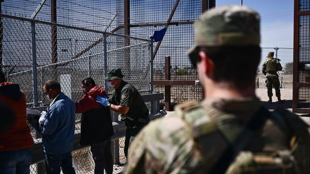 U.S. Border Patrol agents near San Diego crossing report gunfire - CBS News
