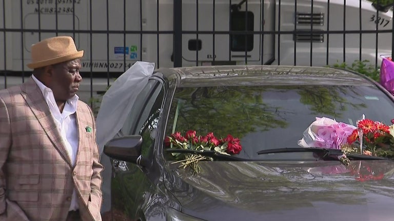 Vigil for woman killed, teen wounded in Near West Side shooting - CBS ...