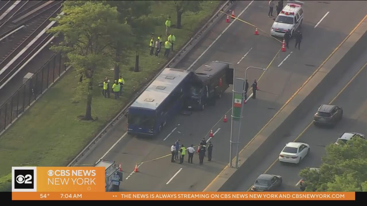 More than a dozen hurt after bus crash shuts down Van Wyck Expressway ...