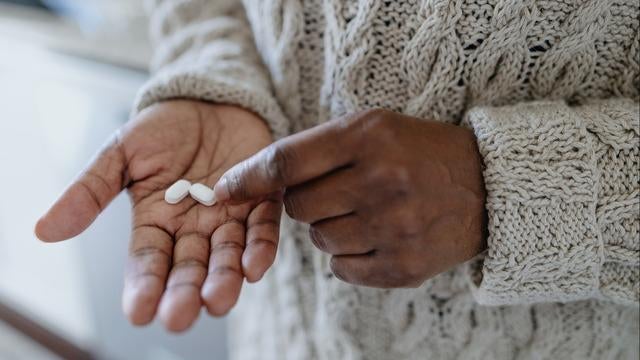 Is Tylenol (Acetaminophen) Bad for Dogs? Vet Reviewed Facts & FAQ - Is It Okay To Give Dogs Tylenol With Other Meds