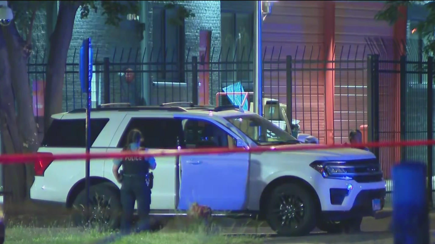 Off-duty Chicago Police officer shot on Near West Side - CBS Chicago