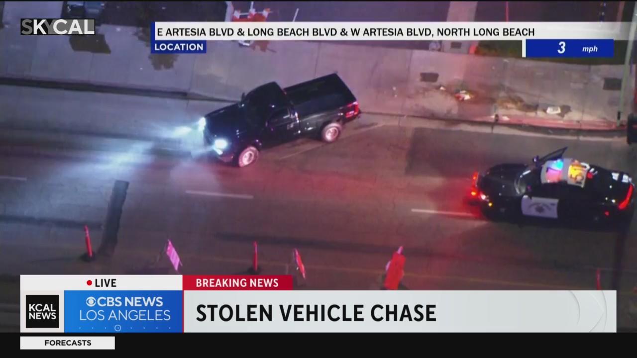 Pursuit suspect crashes into street sign during chase in Long Beach ...