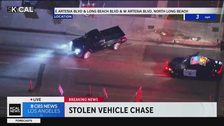 Pursuit suspect crashes into street sign during chase in Long Beach ...