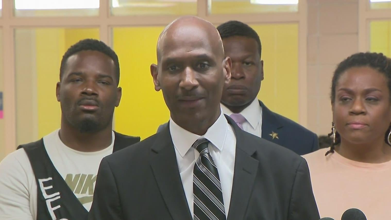 Rodrick Watson Chicago's top cop weighs in on shootings over holiday weekend - CBS Chicago