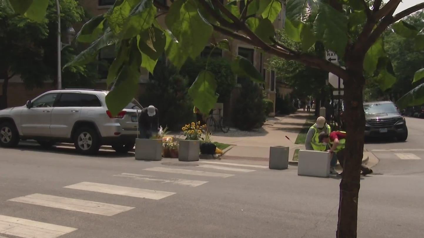 The People's CDOT work on road projects the city won't - CBS Chicago