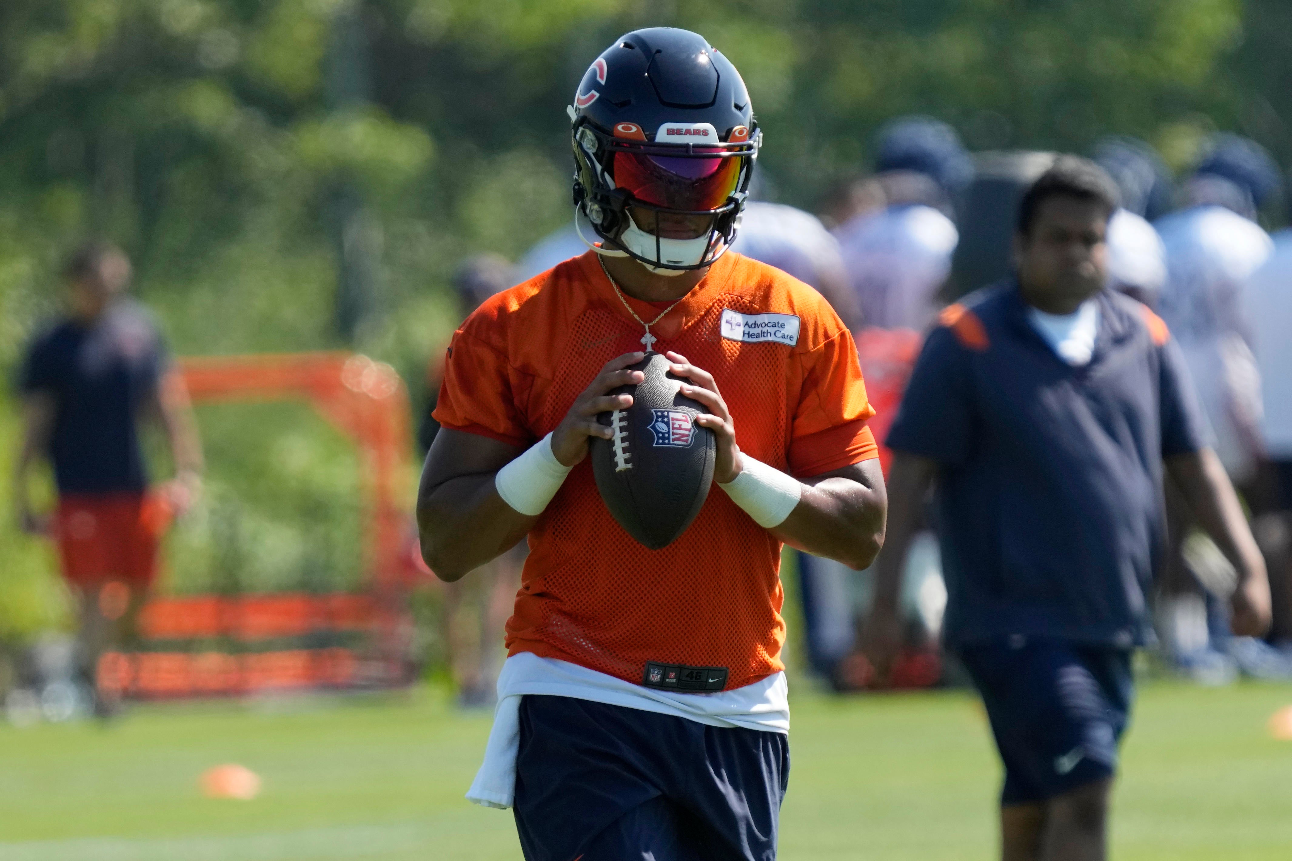 Bears Practice Bears offense hopes to heat up during training camp - CBS Chicago