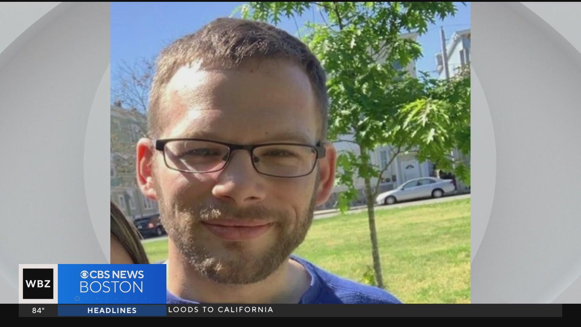 Man dies while trying to rescue estranged wife and her son from river