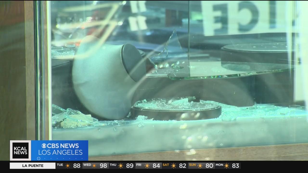 Jewelry store owner pepper sprayed in Pasadena smash-and-grab robbery ...