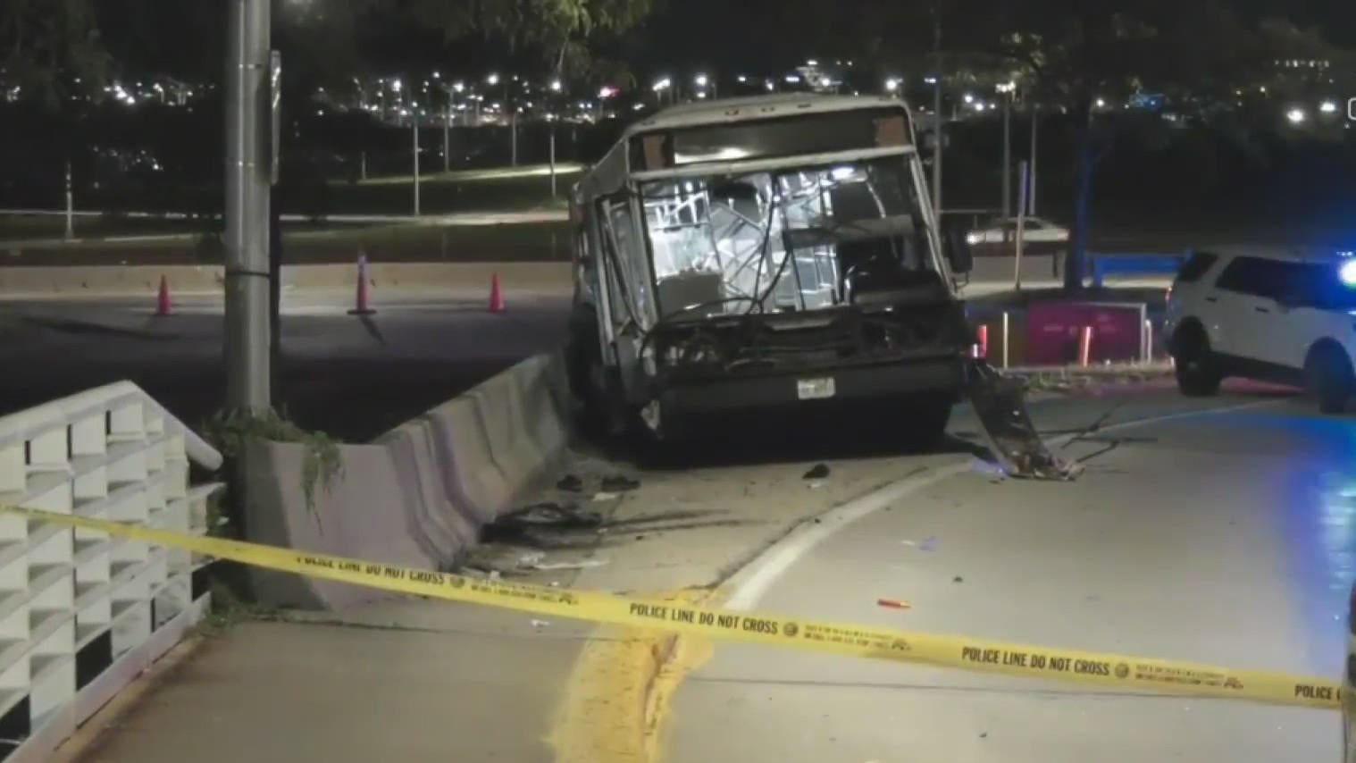 Shuttle bus driver dies after crash at O'Hare Airport - CBS Chicago