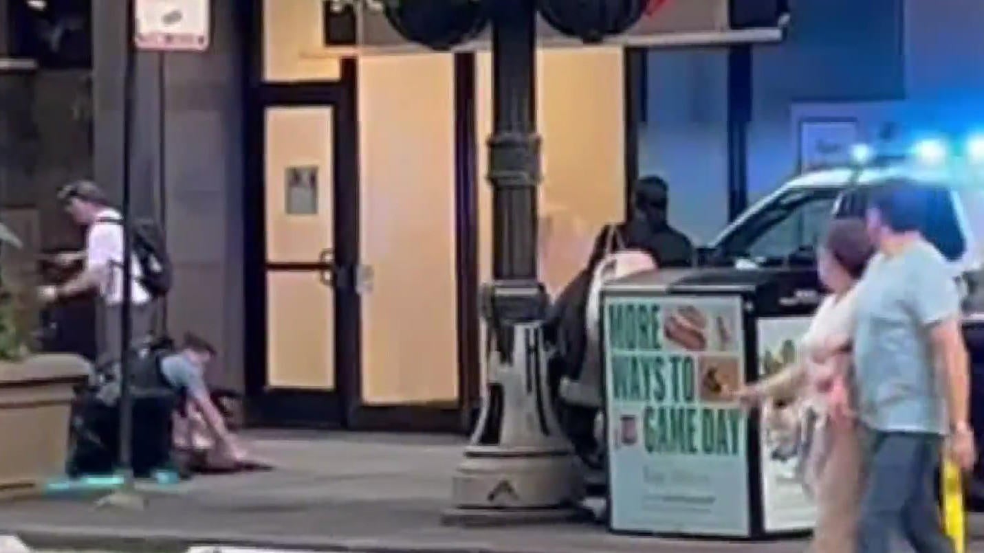 Man arrested after police say he tried to rob teen at ATM in Loop - CBS ...