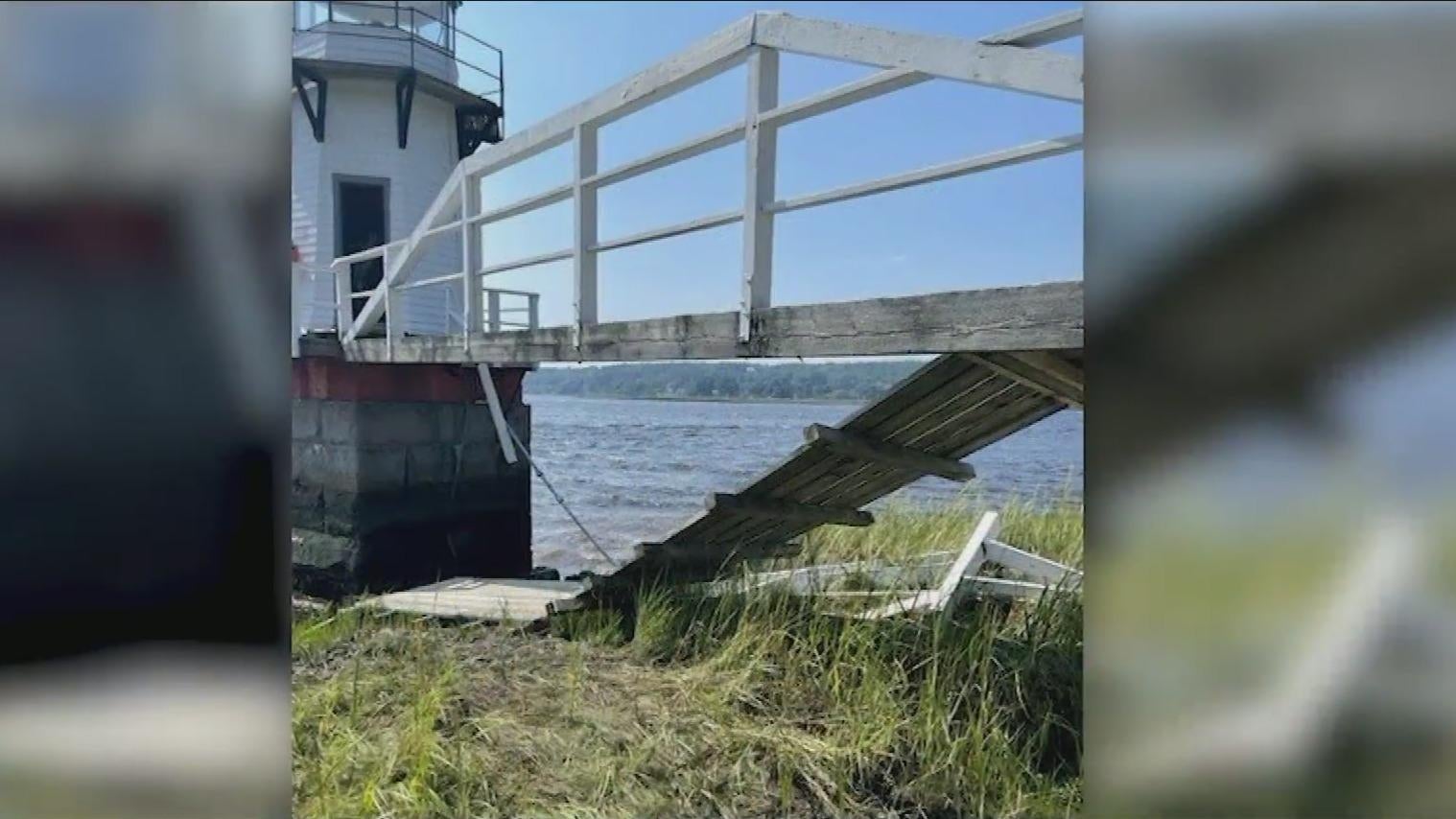 Lighthouse Collapse 11 hurt when walkway to historic Maine lighthouse collapses - CBS Boston