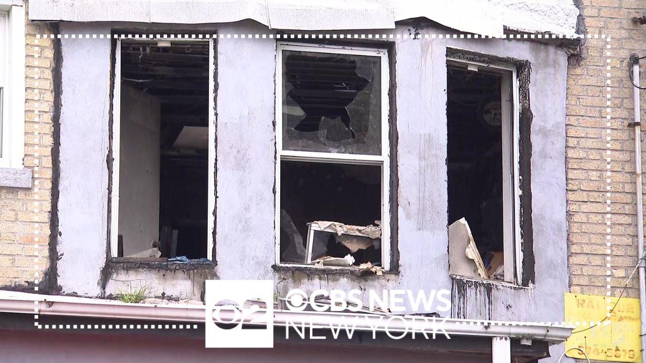 Fire leads to daring rescue of 6 children in Brooklyn home - CBS New York