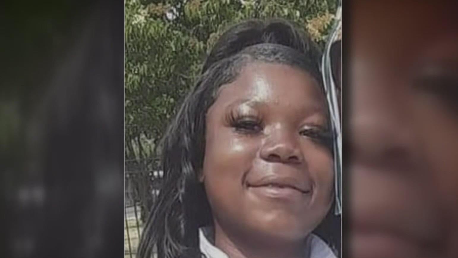 16-year-old girl stabbed to death in downtown Chicago - CBS Chicago