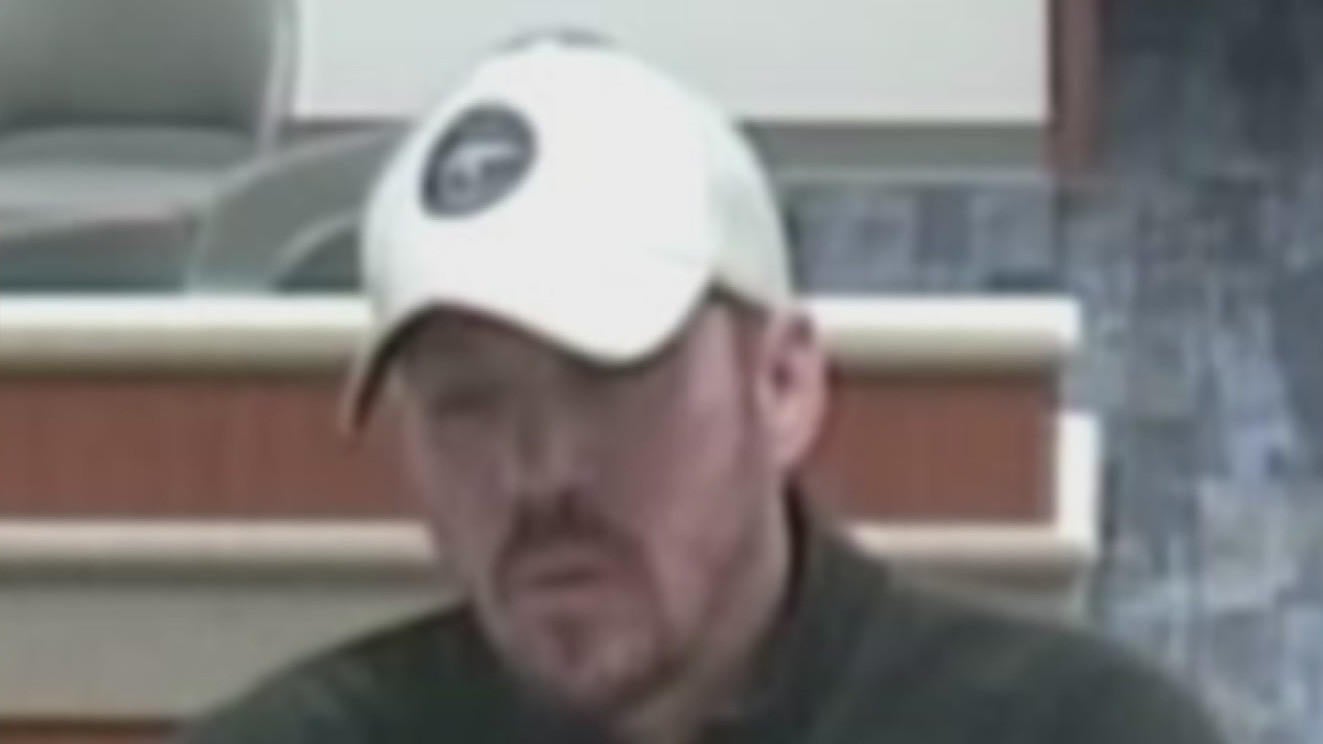 FBI searching for suspect in suburban Chicago bank robbery - CBS Chicago