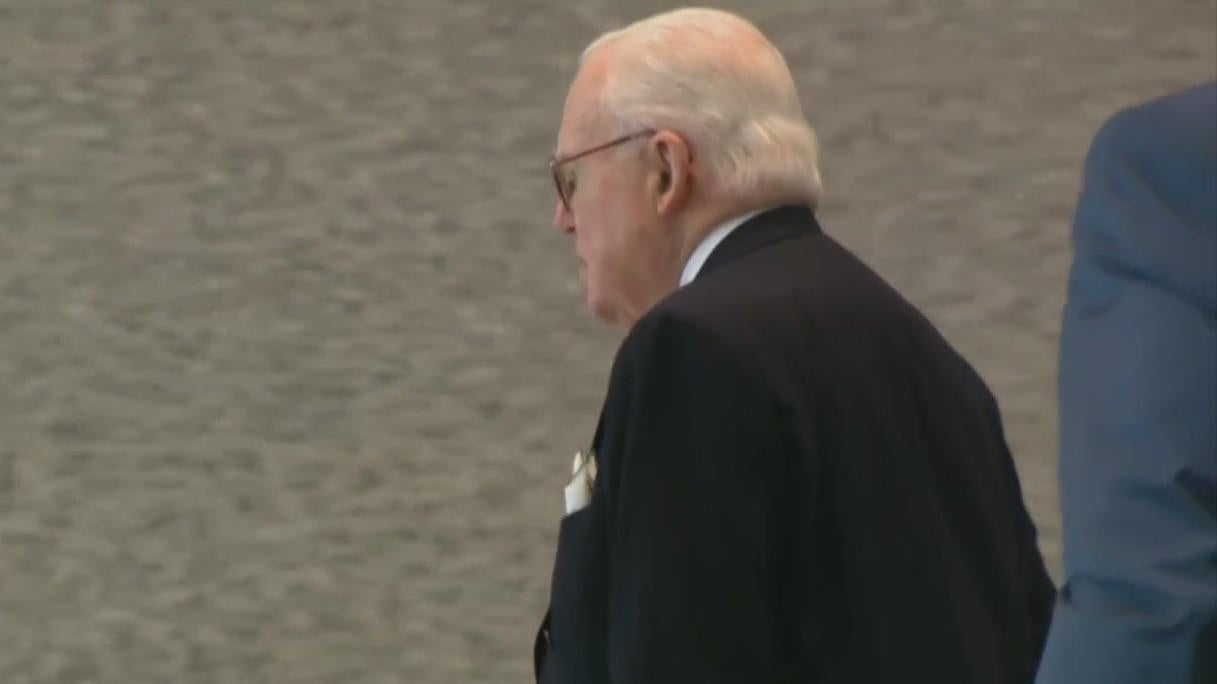 Waiting game as jury deliberations continue in trial of Ed Burke - CBS ...