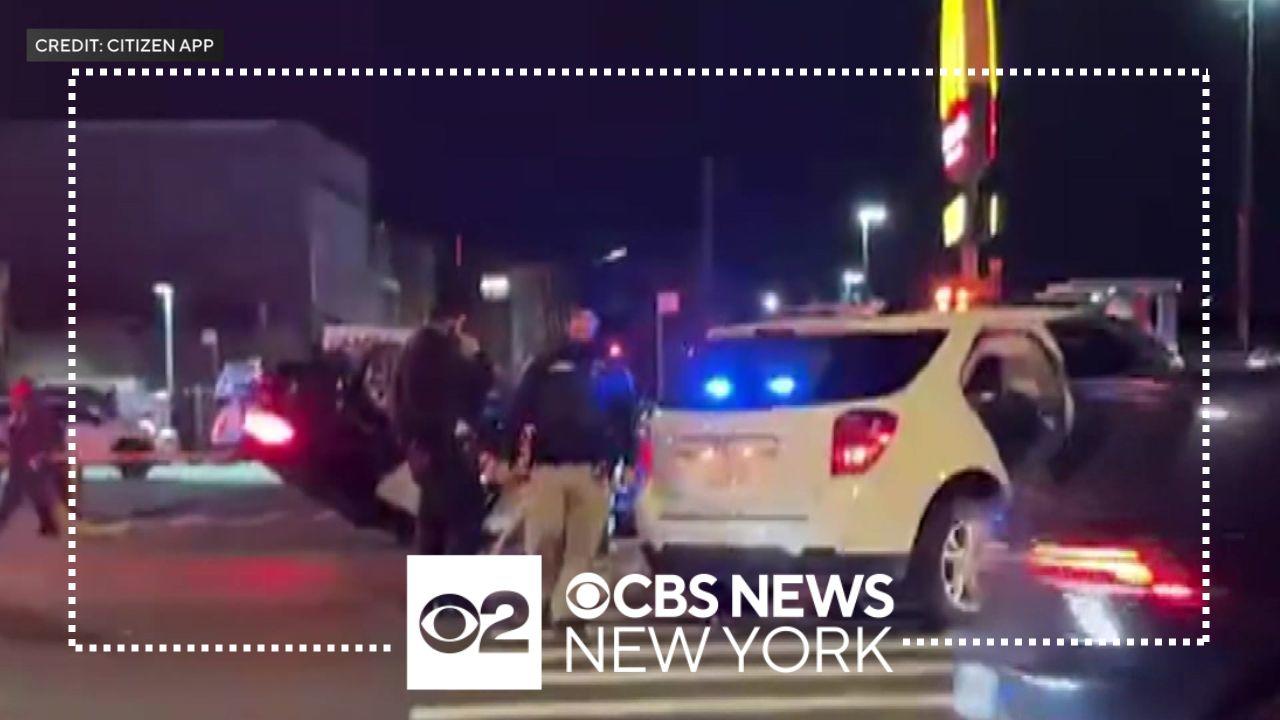 3 NYPD officers hurt in car crash in Brooklyn - CBS New York