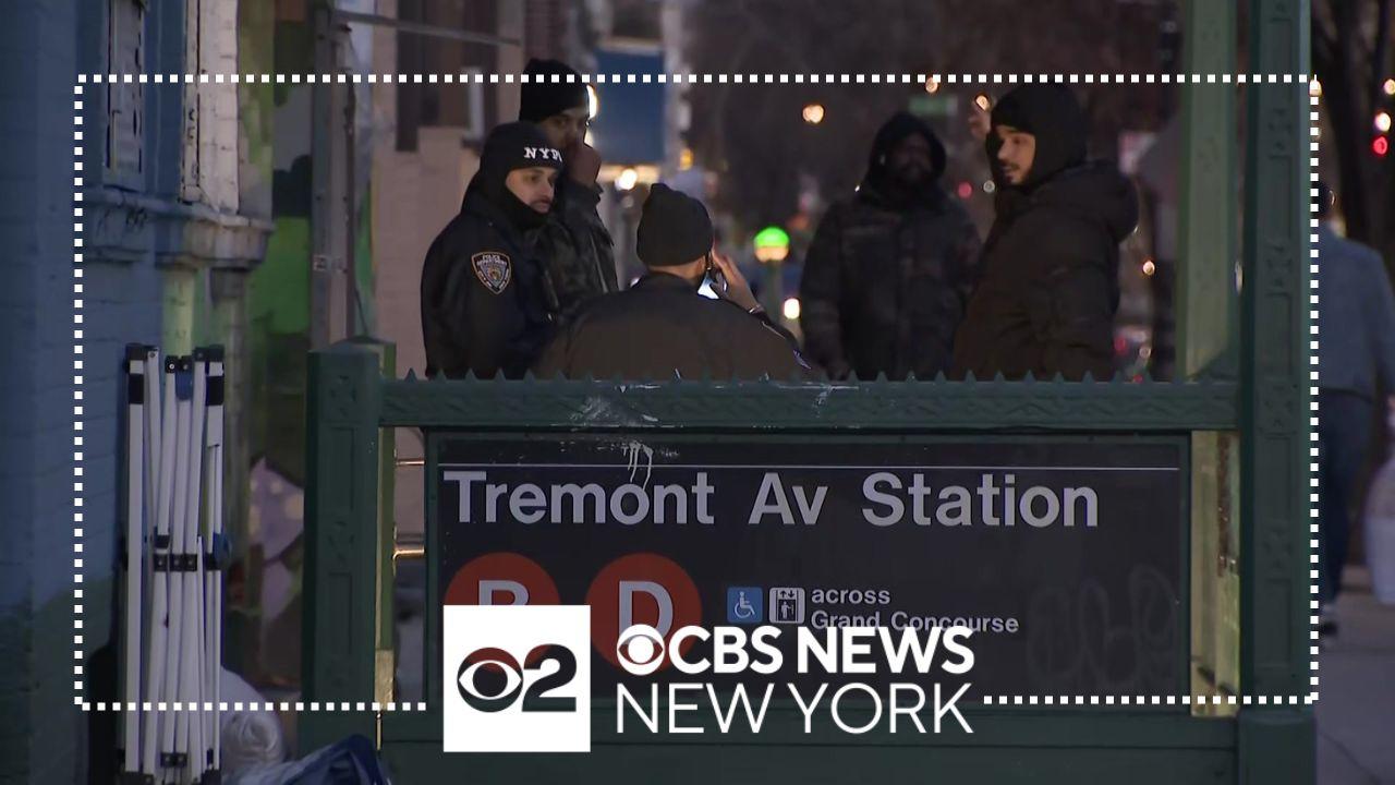 16-year-old boy stabbed on board subway in the Bronx - CBS New York