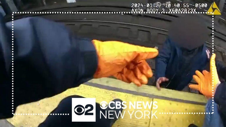Caught on video: NYPD officers rescue man from subway tracks - CBS New York