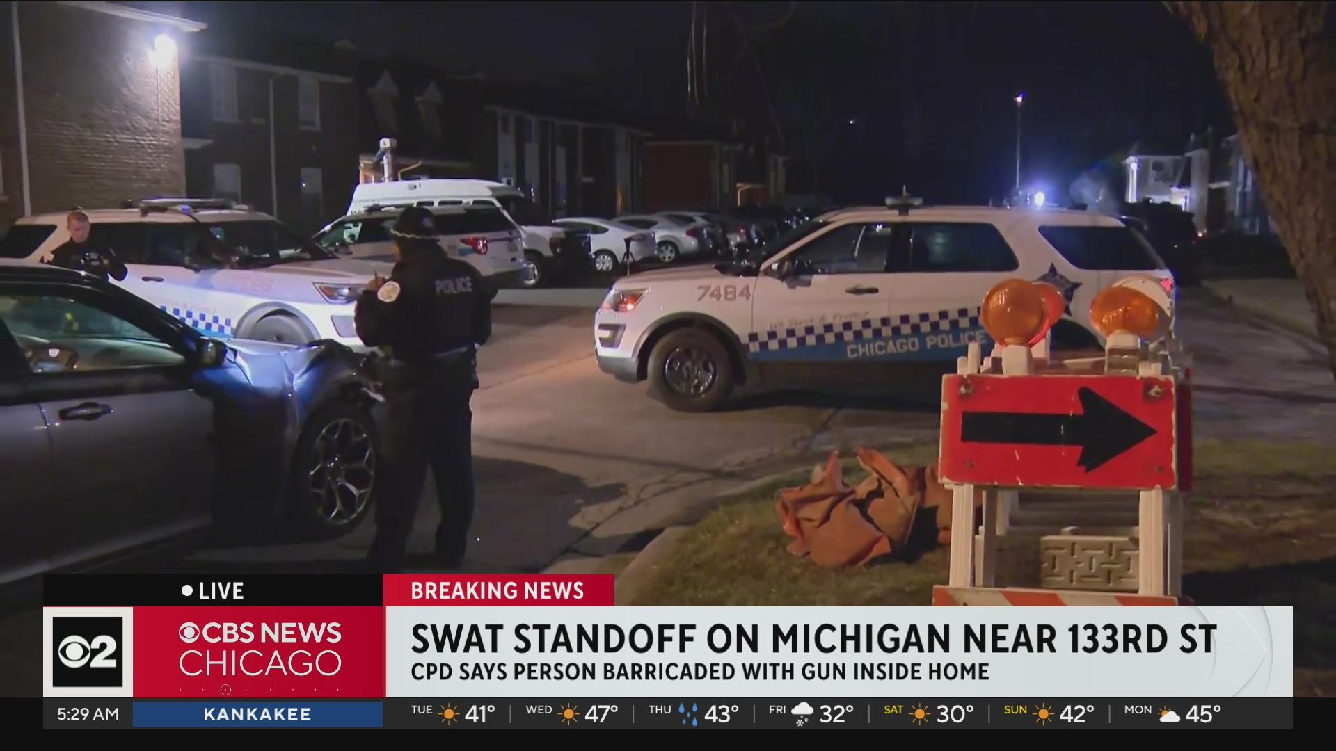 Person with gun barricaded inside home on Chicago's Far South Side ...
