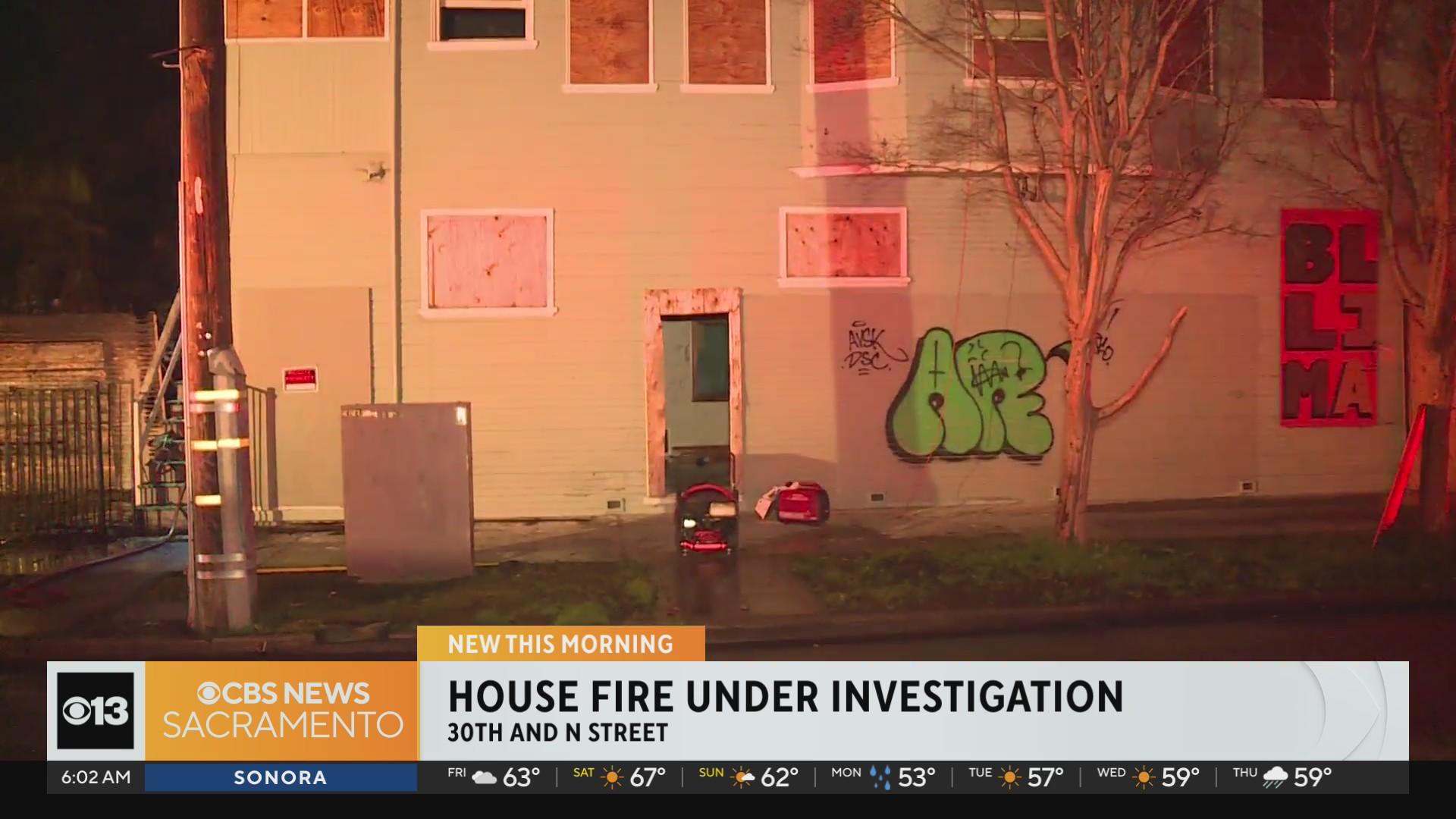 Abandoned house damaged, garage destroyed in Sacramento fire - CBS ...