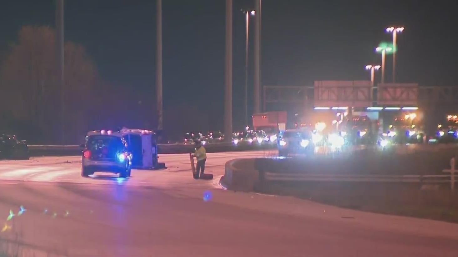 1 killed, 2 injured in two-car crash on I-55 near Cicero - CBS Chicago