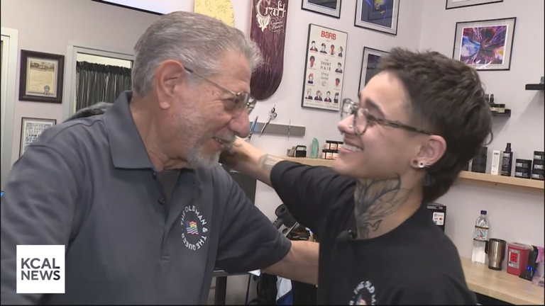 How a barber helped change the views of a bigoted client - CBS Los Angeles