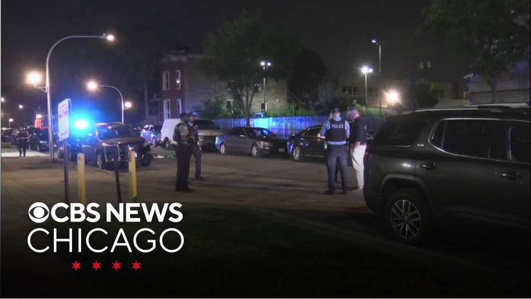 Shootout on Chicago's West Side leaves 3 men hurt, 2 critically - CBS ...