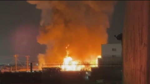 Trash fire downtown Los Angeles spreads to 5 commercial buildings - CBS ...