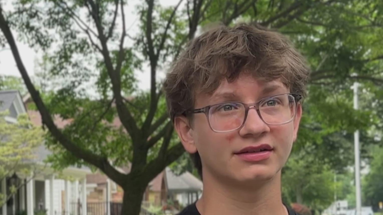 Michigan teen hailed as hero after helping save woman from vehicle(00)