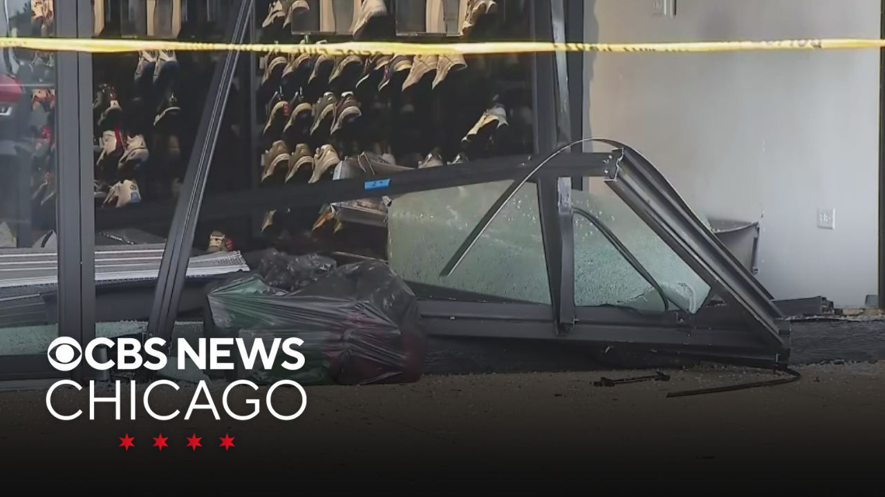 Apparent smash-and-grab thieves caught on CBS Chicago cameras - CBS Chicago