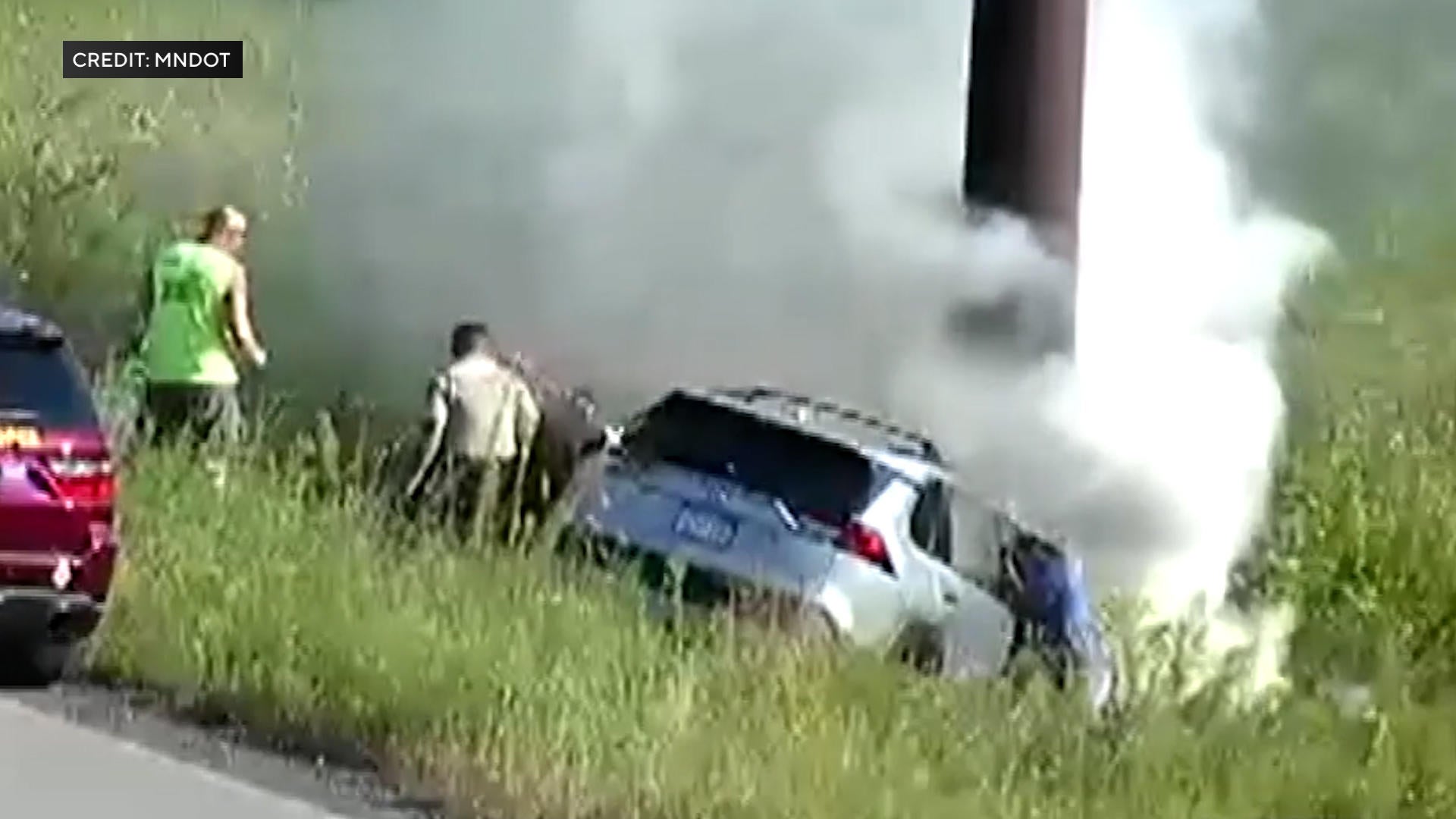 Video shows bystanders, trooper rescue driver from burning SUV on I35W