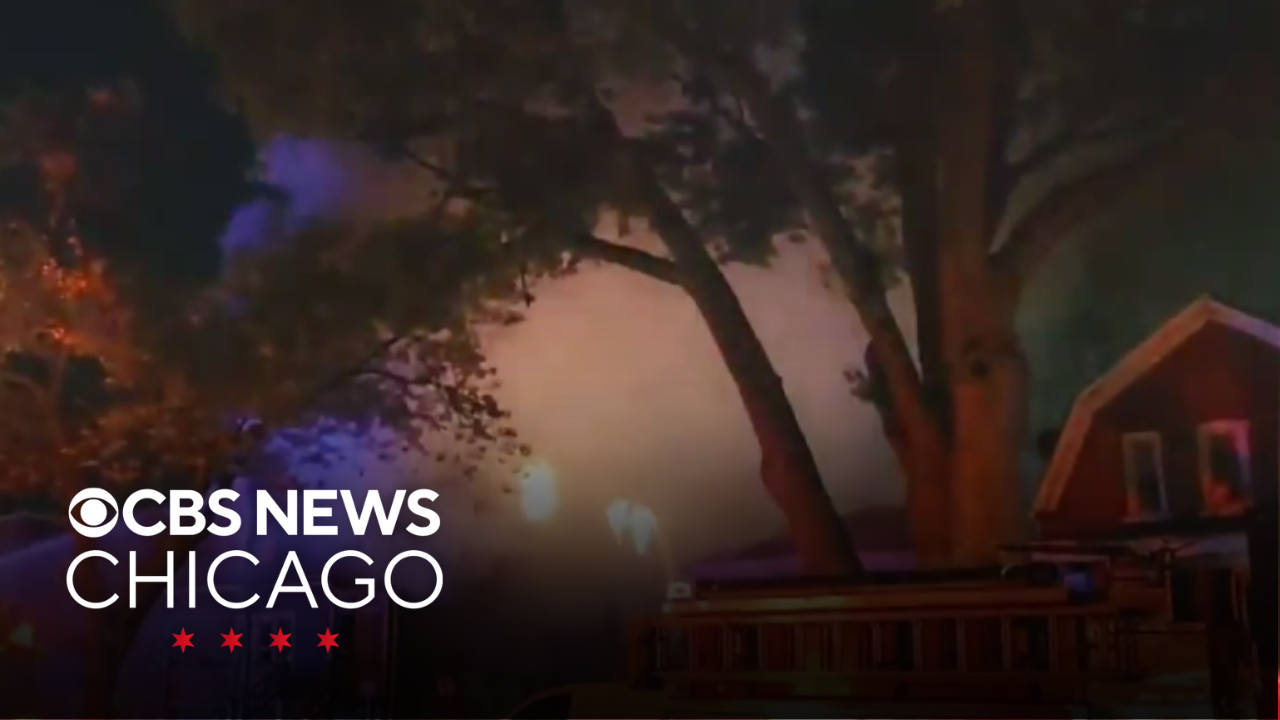 Fire rips through house on Chicago's South Side - CBS Chicago
