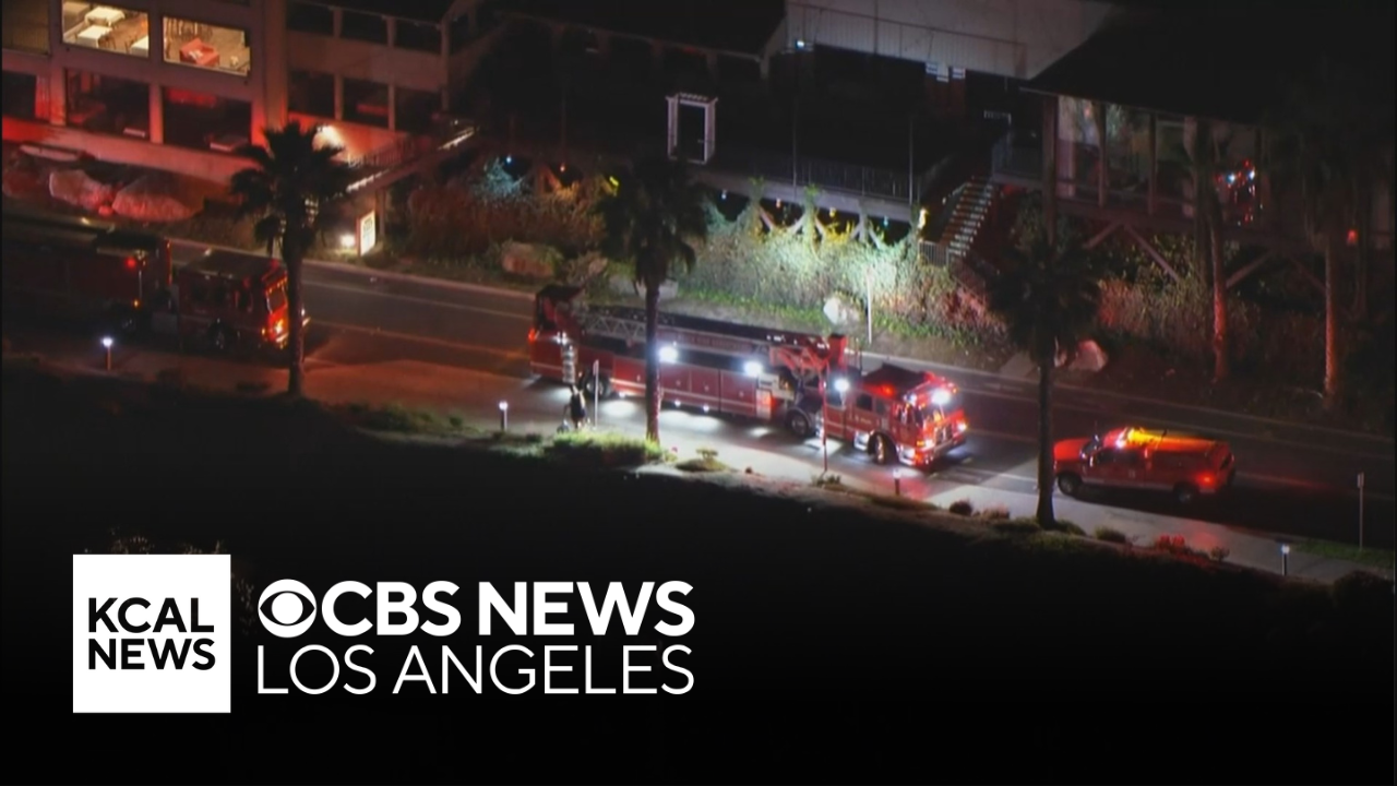 Boat fire hospitalizes 3 people in Long Beach - CBS Los Angeles