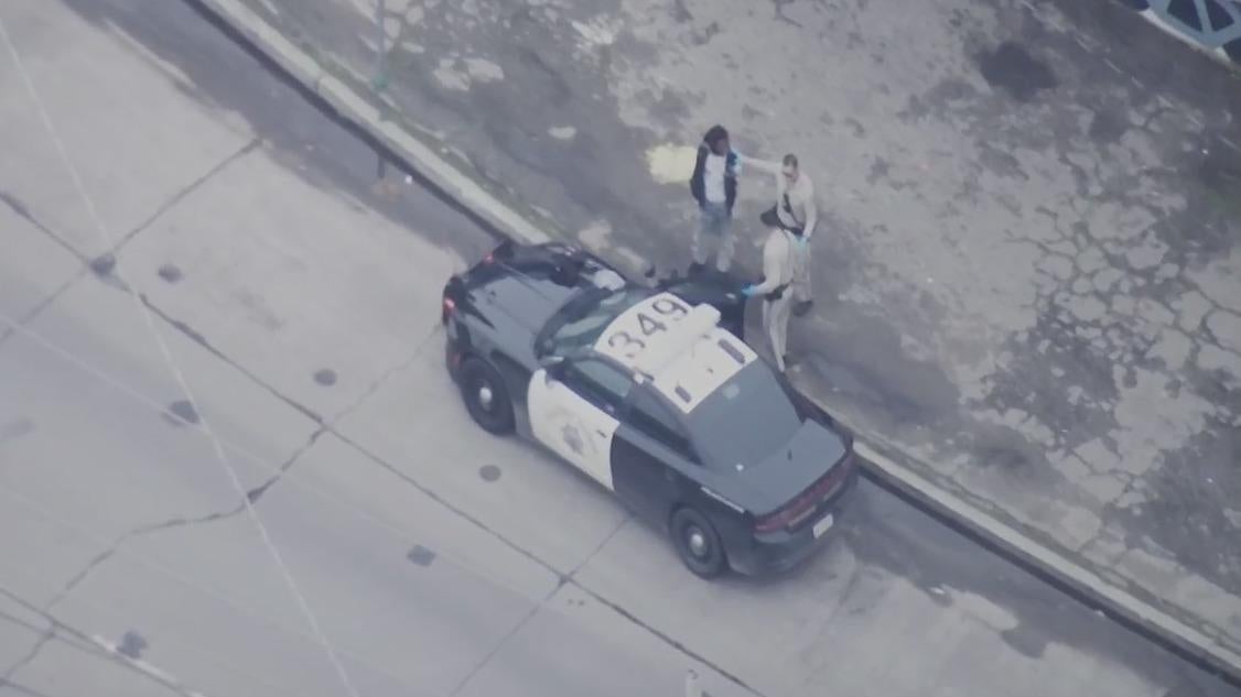 Oakland pursuit of allegedly stolen vehicle ends in crash, arrests of 2 ...
