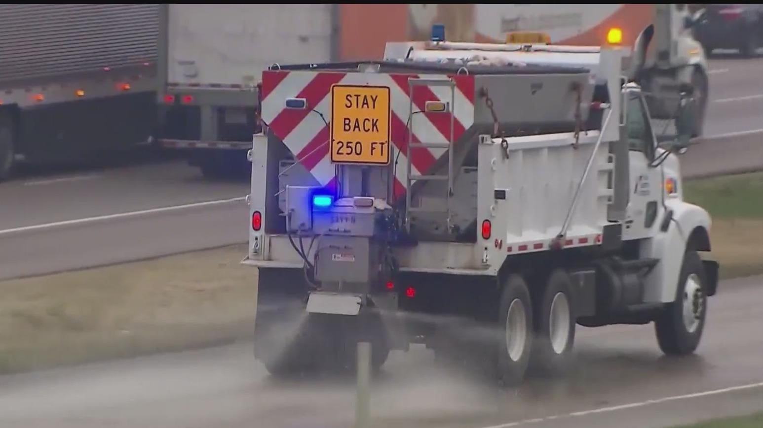 Highway crews in North Texas prepare roads ahead of potential wintry ...