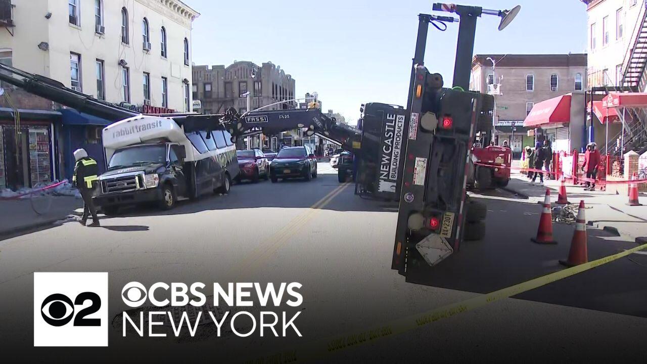 2 hurt after boom truck tips over in Brooklyn - CBS New York