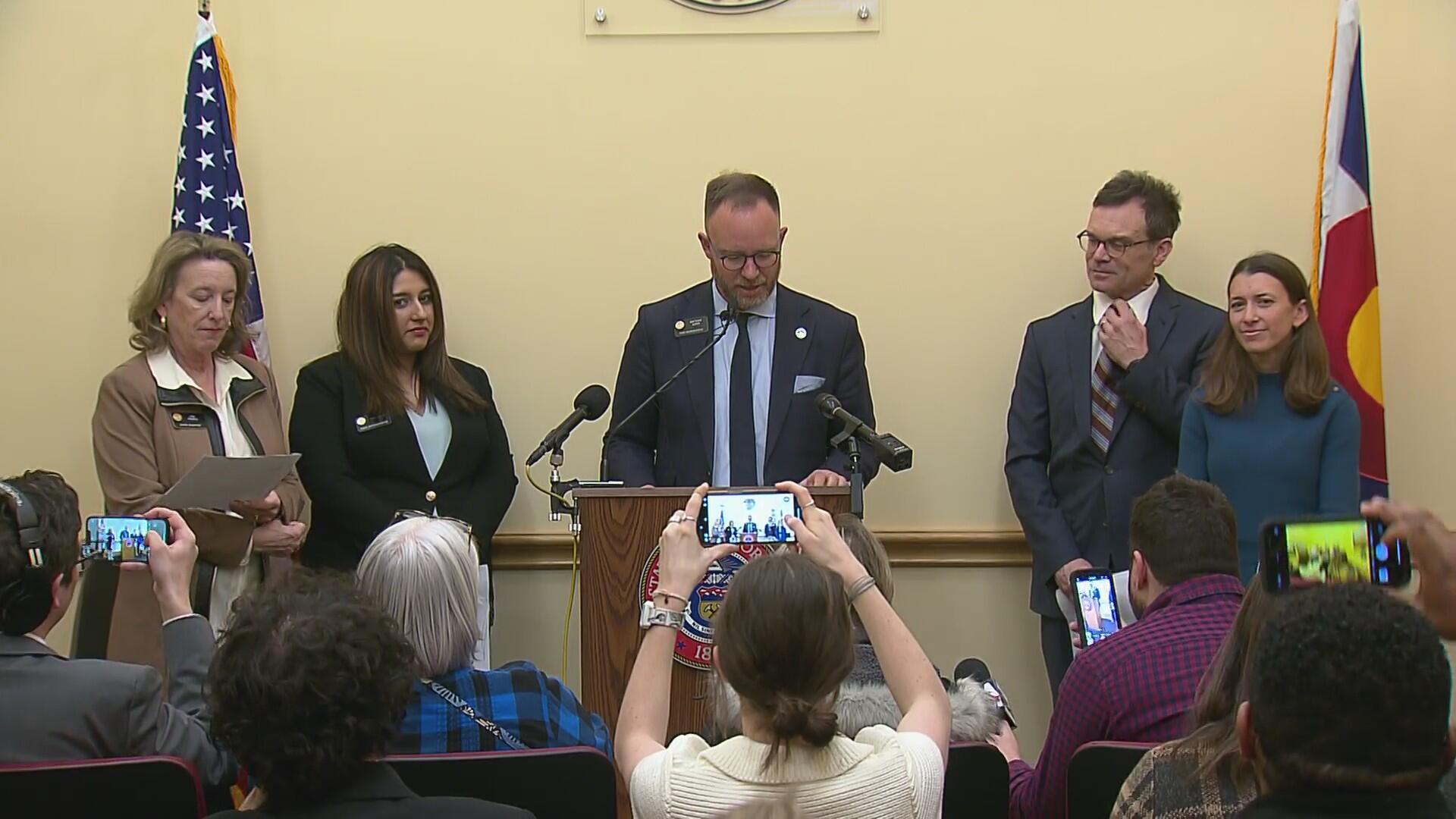 Colorado lawmakers wade into a scandal at the state's crime lab CBS