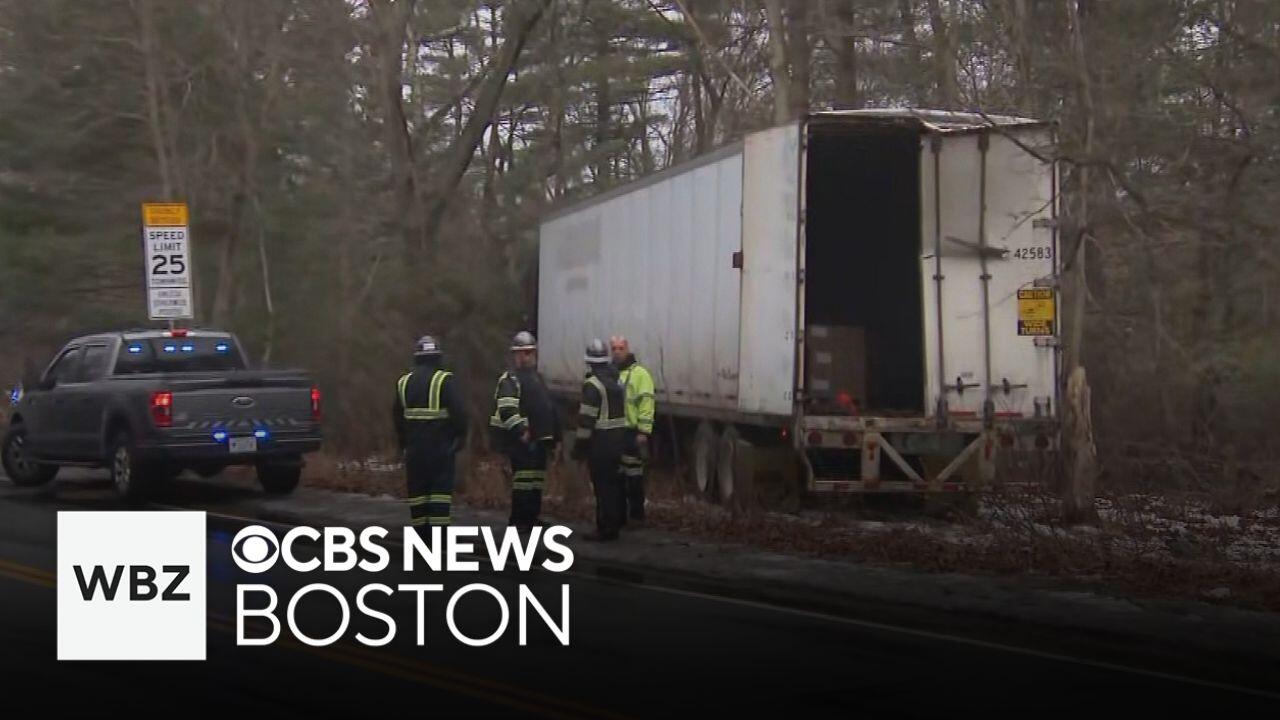 Tractor-trailer driver escapes police after I-95 chase, crash in ...