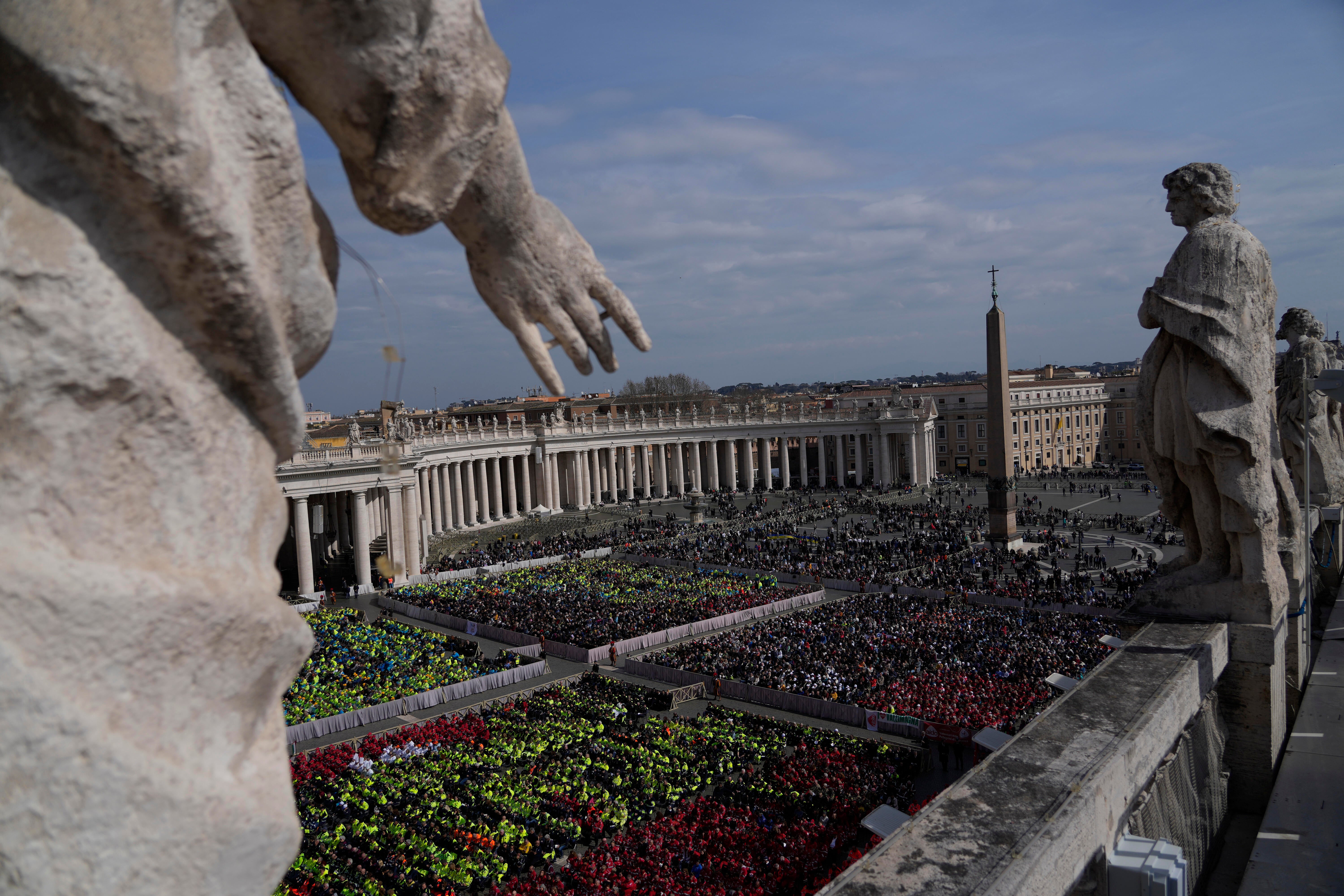 Pope thanks volunteers for 