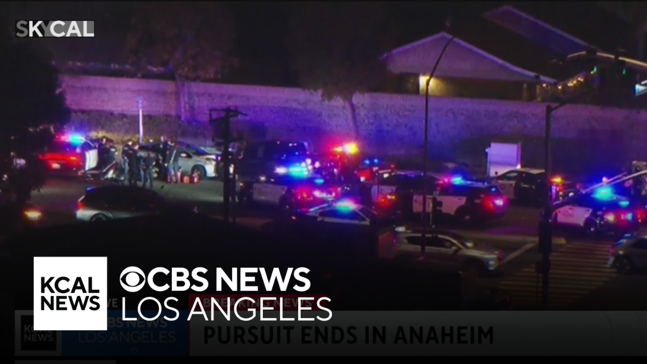 Murder suspect arrested after pursuit in Orange County - CBS Los Angeles