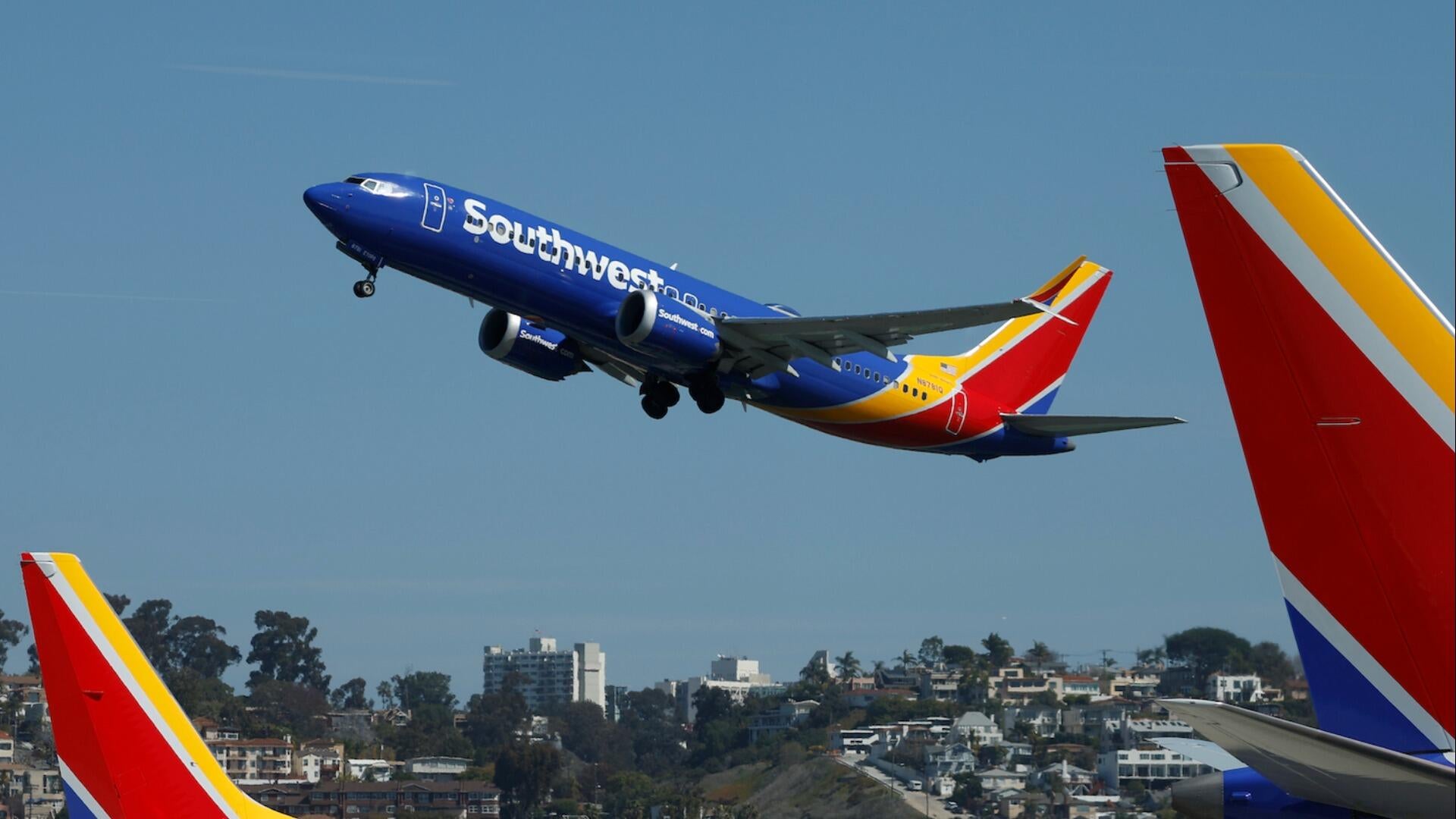 Southwest Airlines establece su primera tarifa de bolsa de cheques, comenzando en $ 35