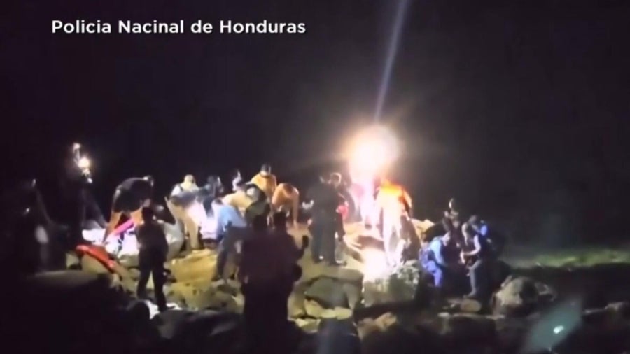 Plane crash off Caribbean island kills at least 12 people, including(02)