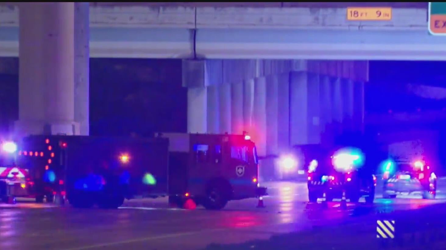 1 dead, 5 injured after 3-car crash on Fort Worth freeway, police say ...