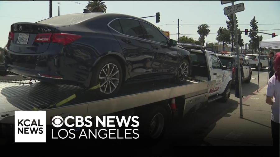 Robbery suspect runs over pedestrian with tow truck in South LA - CBS ...