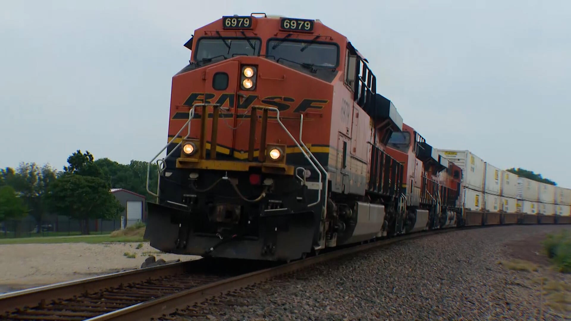 Longer freight trains increasingly costing Texans their time and safety 